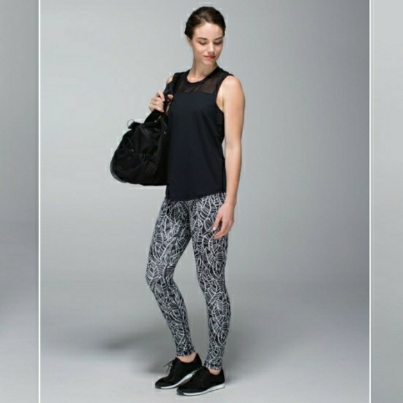 Lululemon Wunder Under Pant Luxtreme Roll Down Size 2 - Picture 4 of 13